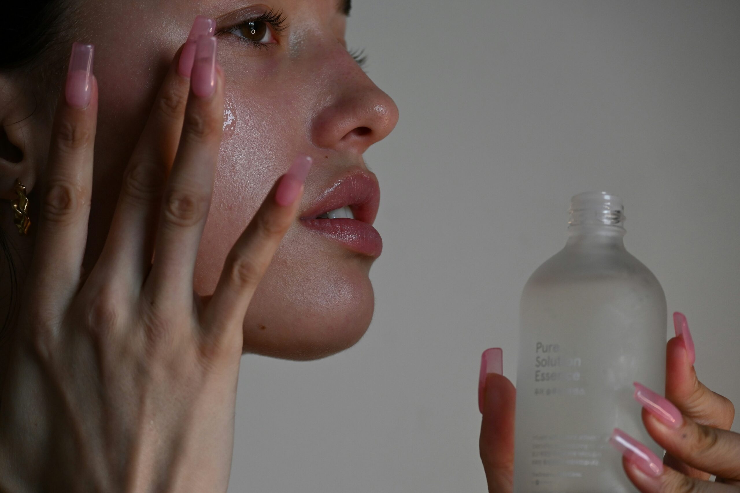 Morning skincare routine order: 3 steps to glowing skin