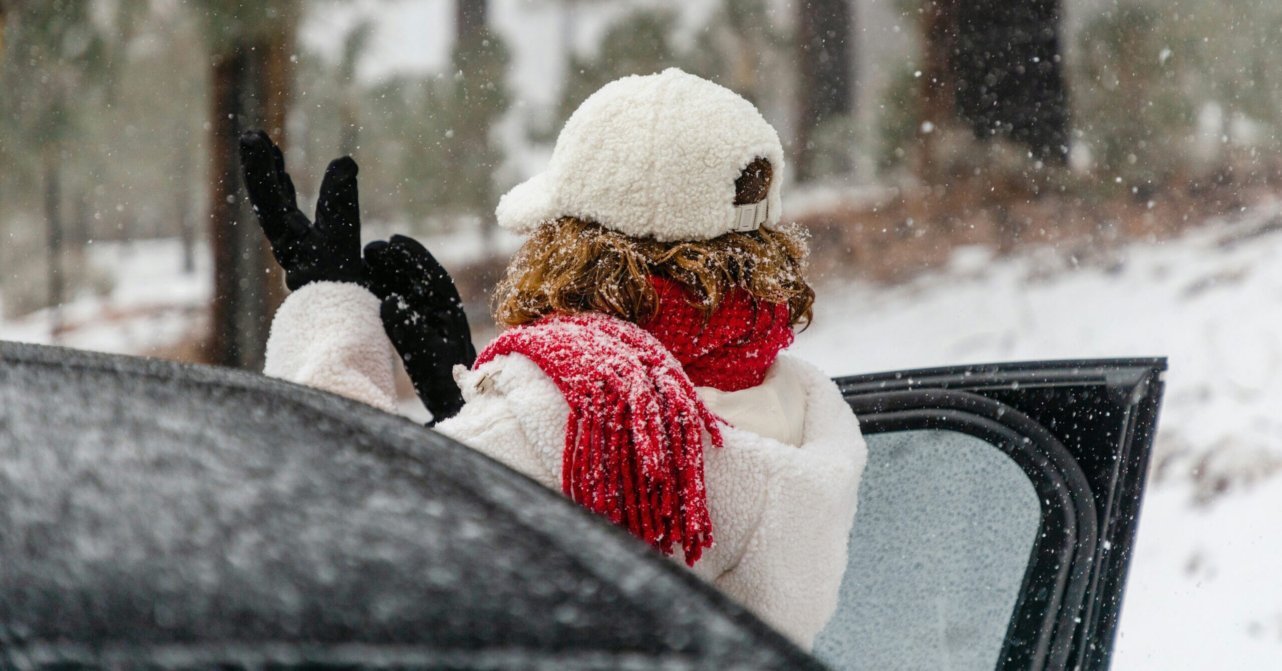 How to choose cold-weather gloves for your commute and phone
